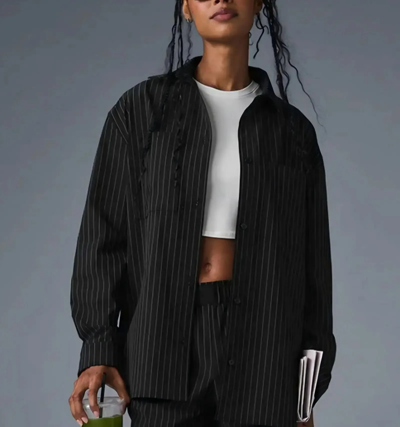 Chemise rayée surdimensionnée multi-usages, peut être portée comme vêtement d'extérieur, pour les trajets quotidiens, comme couverture de plage, pour la maison, pour le shopping, style streetwear, à boutons, à manches longues