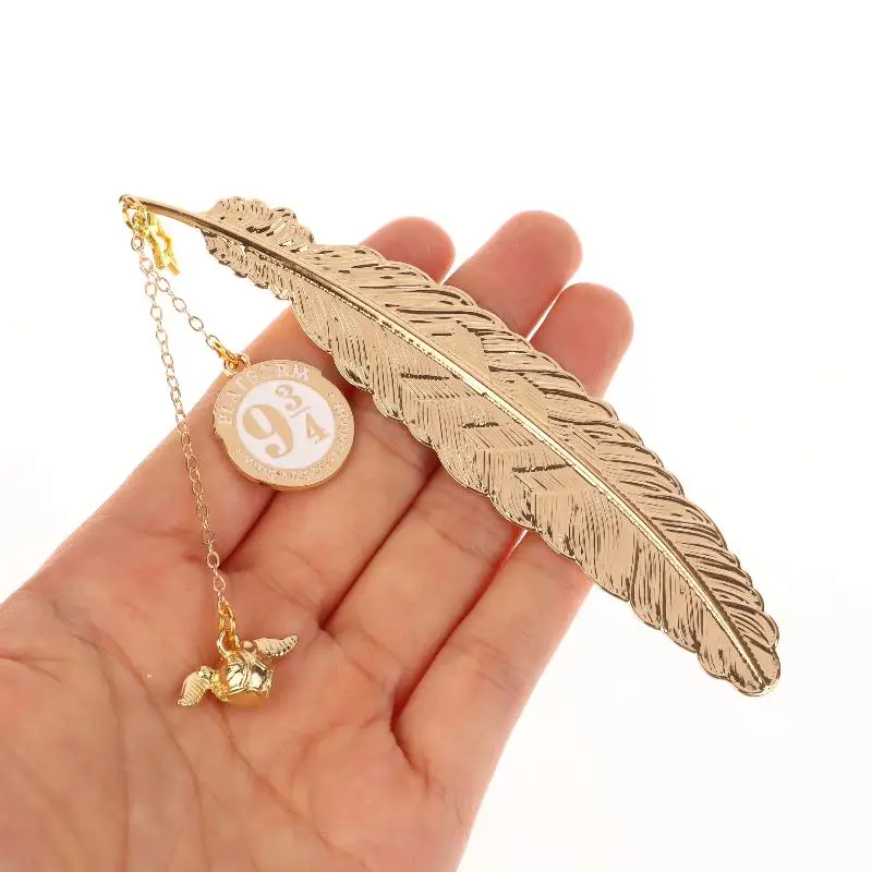 1Pcs Vintage Metal  Bookmark With Golden Wings Spherical Charm For Book Lovers Reading Gifts