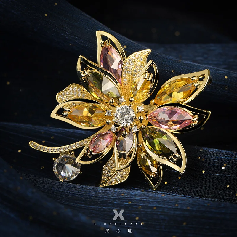 

Colorful Zircon Flower Brooch Pin Clothing Lapel Pins Accessories Women's Brooch Jewelry Custom Luxury Brooches for Women Men