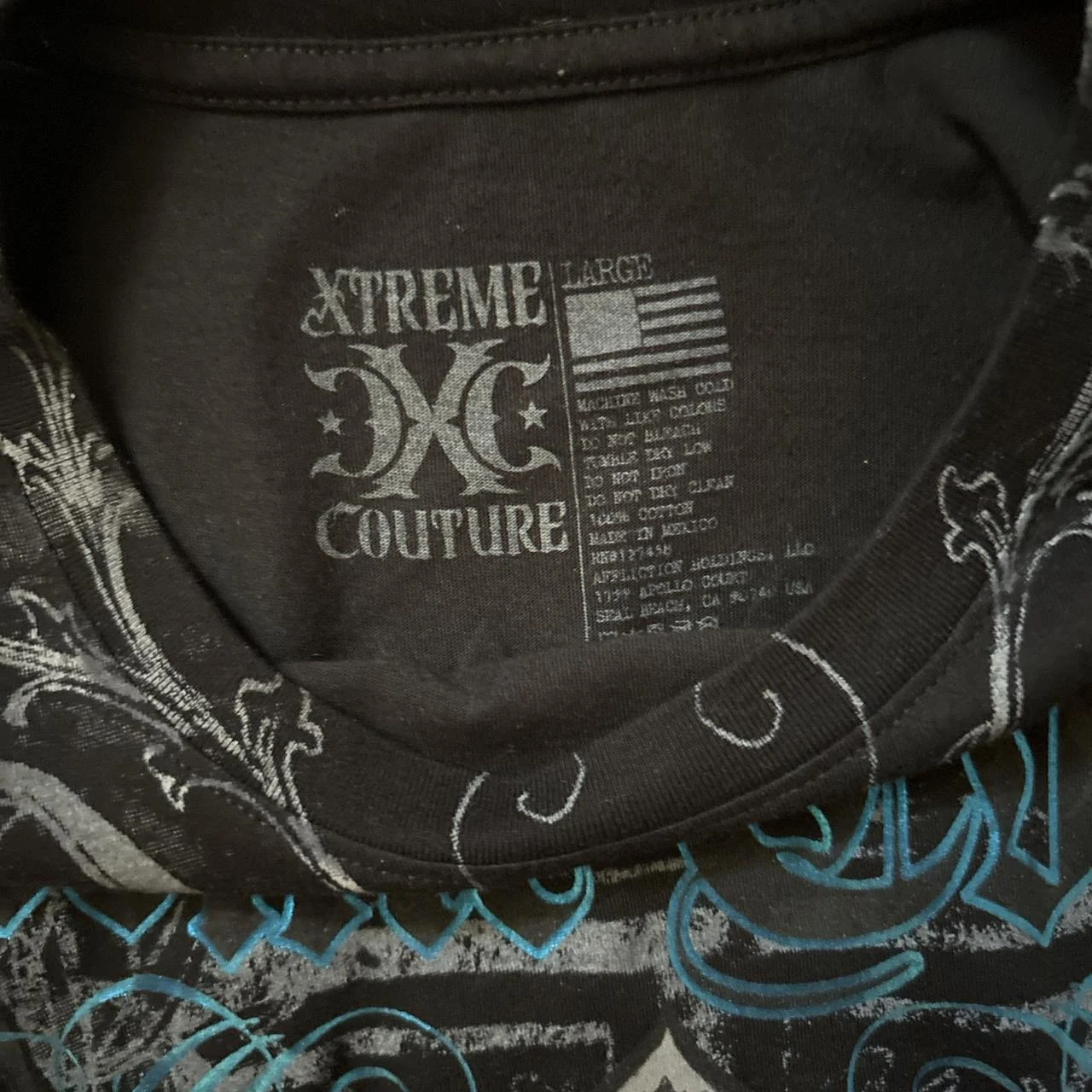 قميص إكستريم كوتور أسود مع لمسات زرقاء