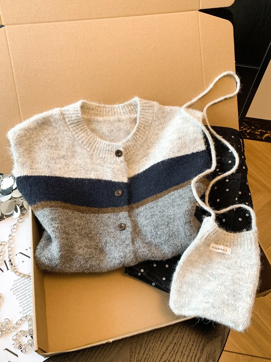 

Faionable Korean Striped Knitted Vest Women's Layering Top Color Blo Spring Season Small Figures Casual Wear High Waist