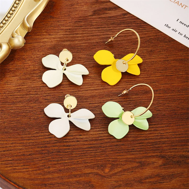 French Sweet Asymmetrical Contrast Flower Earrings For Women Romantic Geometric Petal Stud Earrings Floral Jewelry Party Gifts