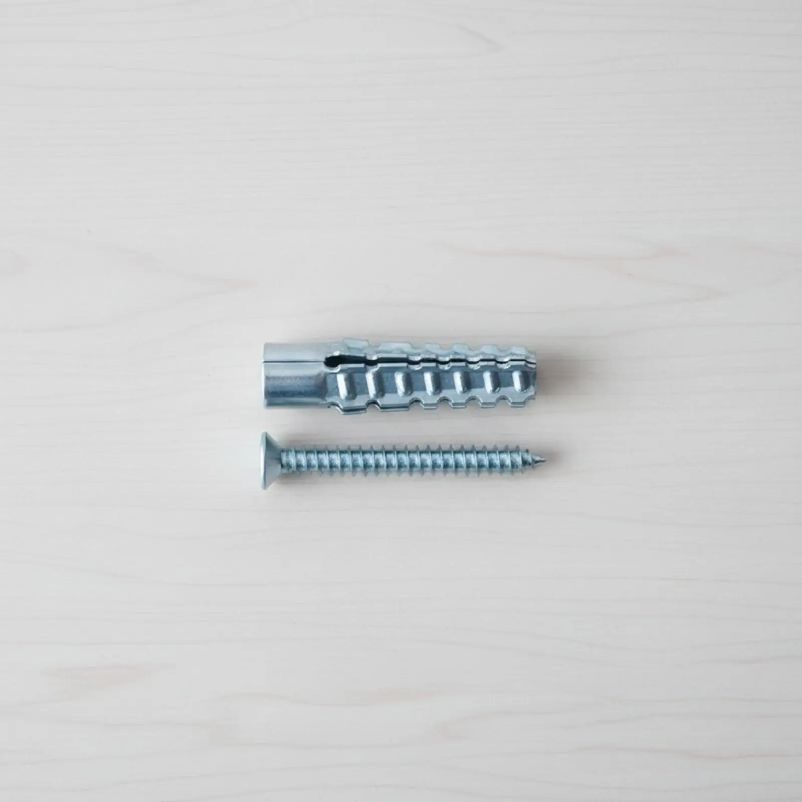 Firm Grip Galvanized Expansion Anchor Screw for Concrete Brick Installation of Cabinets and Household Fixtures