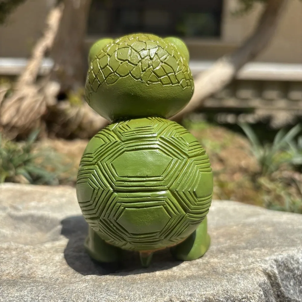 Cute Heart Turtle Statue Resin Exquisite Miniature Turtle Figurine Weatherproof Garden Turtle Ornament Indoor Hallway Display