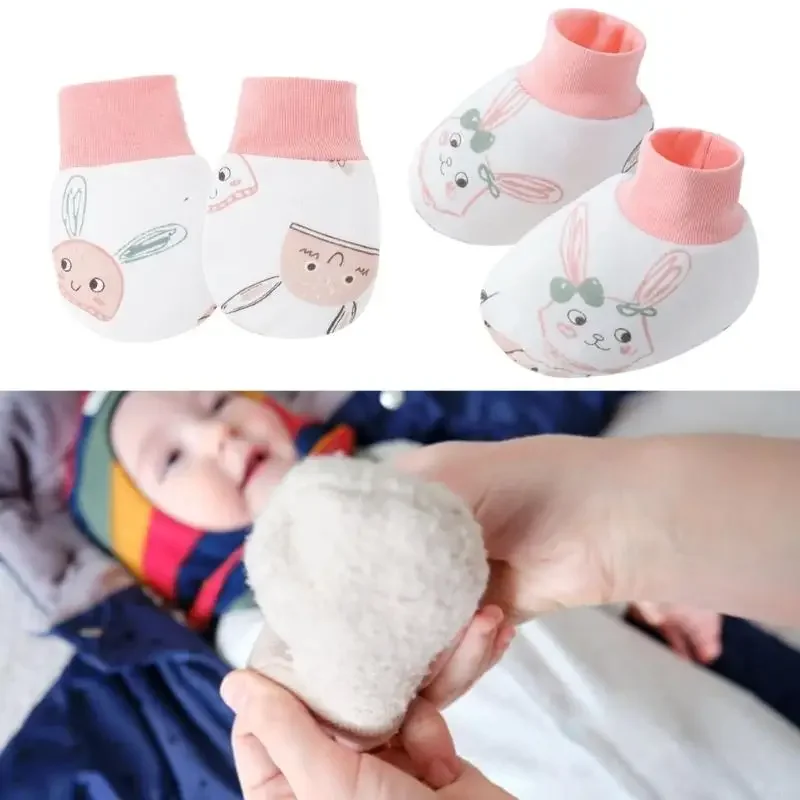 

1 комплект, комплект детских перчаток и носков с защитой от царапин для мальчиков и девочек, удобные хлопковые варежки и пинетки