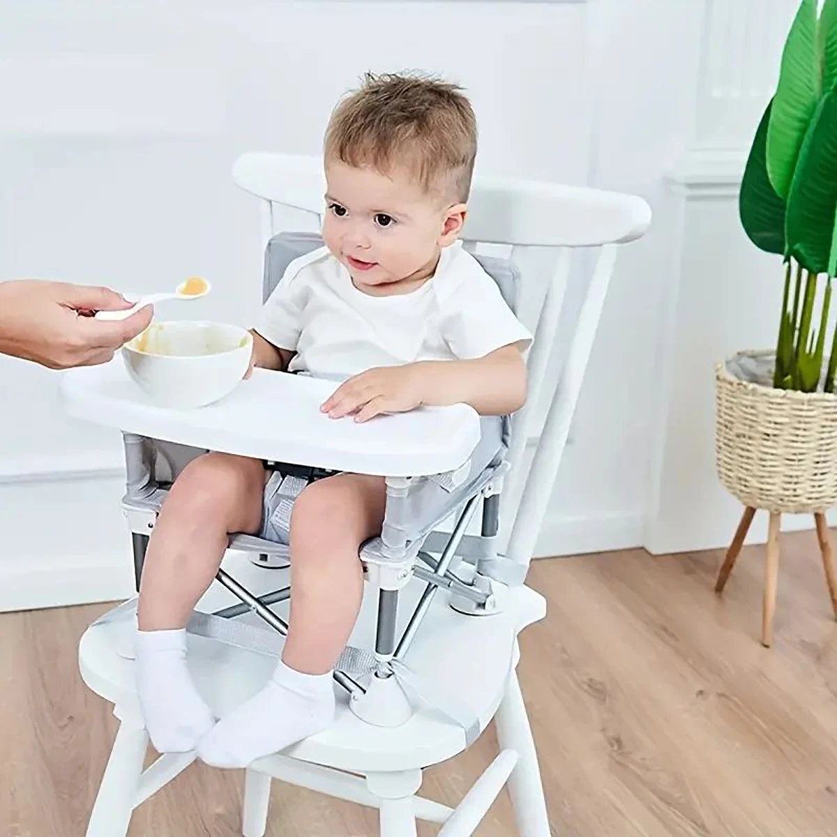 Small chair baby dining out foldable children's dining chair Portable foldable baby dining chair Baby dining table