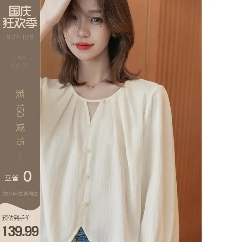 قمصان نسائية بأكمام طويلة من القطن مكشكشة بأزرار سفلية بقصة ضيقة وحاشية مطوية وأكمام فانوس على طراز الكلية الرجعية