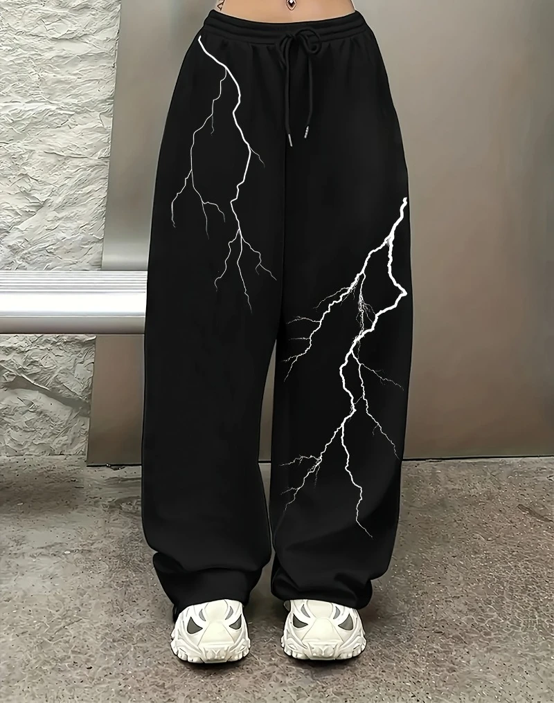

Черные прямые джоггеры с рисунком молнии — повседневные спортивные брюки с белым принтом, которые можно стирать, удобная посадка на весну/осень