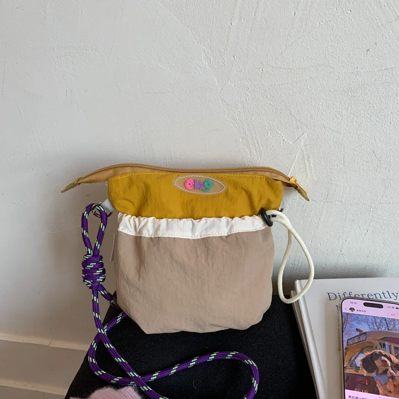 

Casual niche color-blocked nylon bag for women2026New versatile crossbody bag, exquisite and super popular mini phone bag