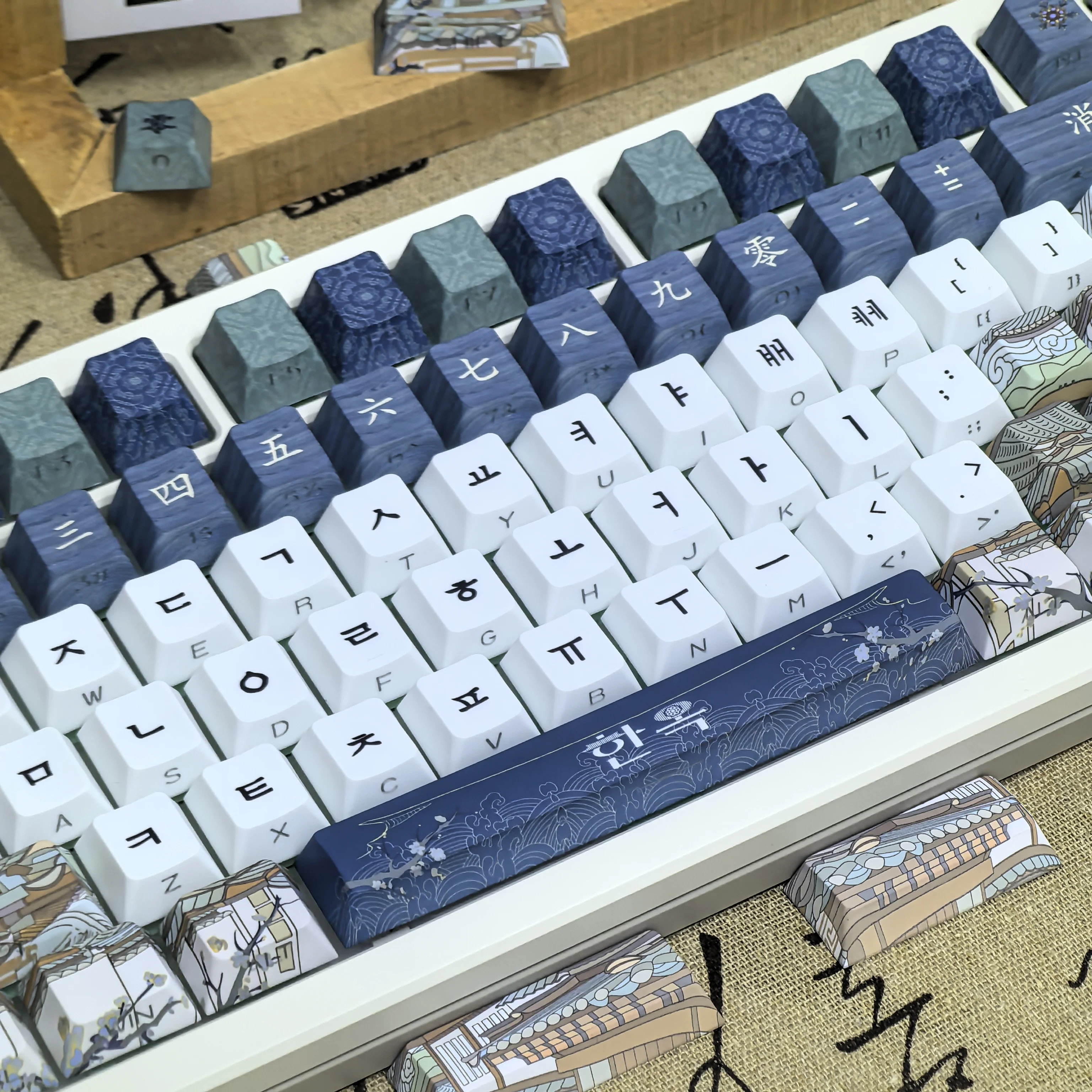 Retro Korean Keycap Dark Blue Ancient Architectural Pattern Chinese Style Cherry Pbt 'L' Enter Key Alice Layout Dancheong Keycap