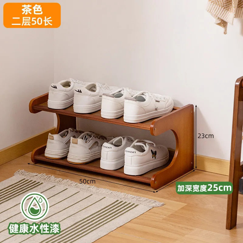 Dormitório de madeira com sapateira simples ocupa uma pequena área e coloque uma entrada multicamadas à prova de poeira na porta da casa