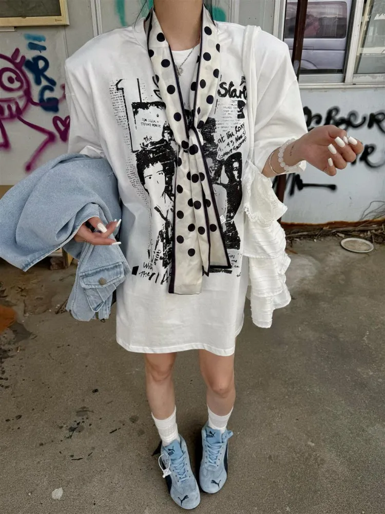 Camiseta Feminina de Algodão com Estampa Retrato e Ombreiras Soltas, Nova Coleção de Verão Coreana Dongda Gate