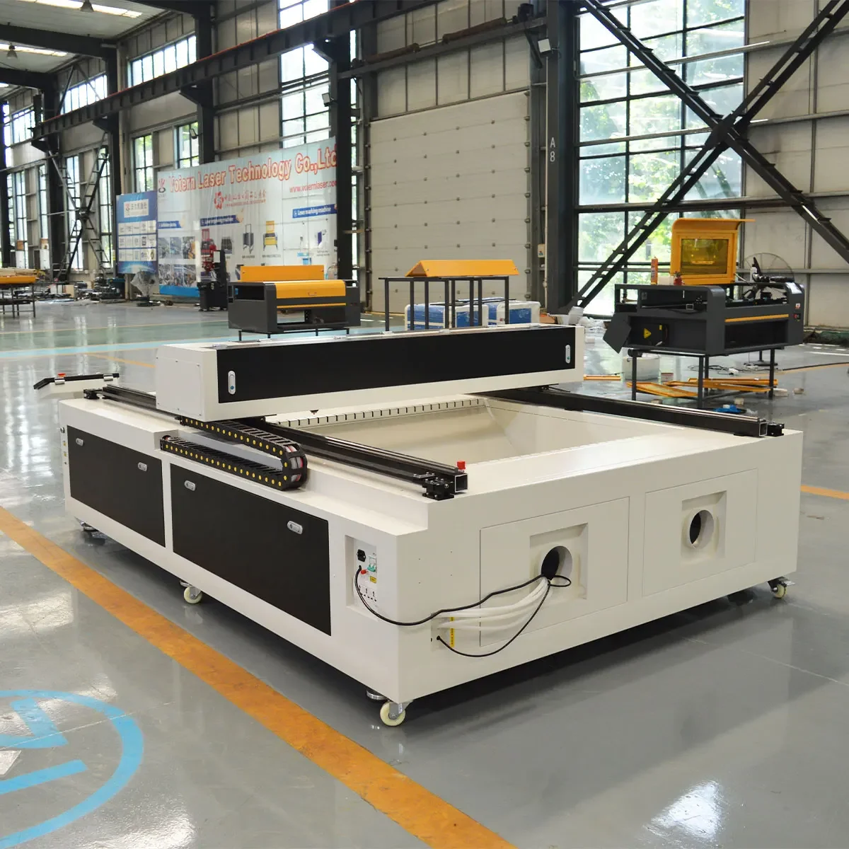 WER1325 Cloth Laser Cutting Machine 1300X2500 Mm Industrial Equipment CO2 Laser 130W Power CNC Control For Metal Cutting