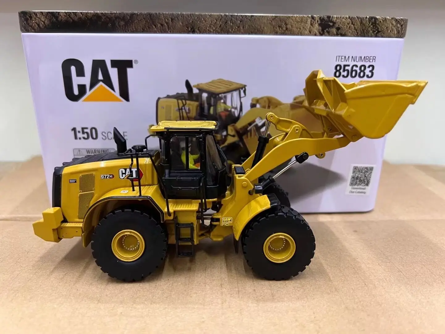 972 XE Wheel Loader 1/50 Scale Metal Model By DieCast Masters DM85683 New in Box