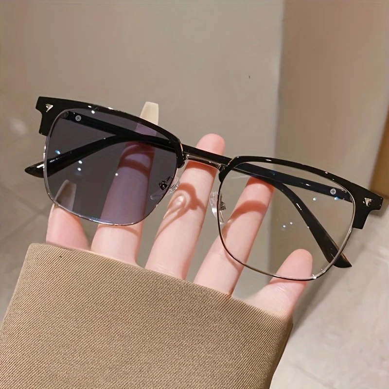 Photochrome Brille im Y2K-Stil mit quadratischem Rahmen für Damen und Herren, Computerbrille mit klaren Gläsern, Metallrahmen und Bügelspitzen