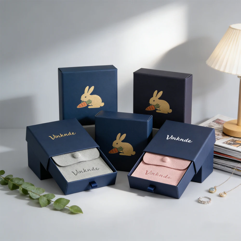 

Custom Logo Microfiber Jewellery Snap Bags Navy Blue Cardboard Drawer Boxes Travel Organizer Luxury Velvet Pouches For Earrings