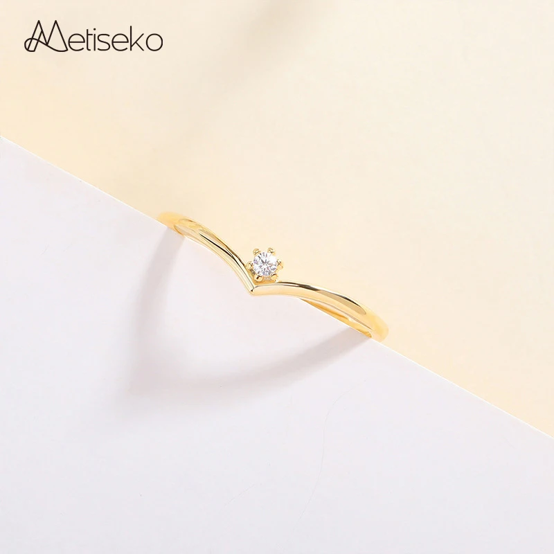 

Metiseko French Style 925 Pure Silver Wedding Ring Mini Cubic Zirconia V Shape Adjustable Size Ring Elegant for Engagement Party