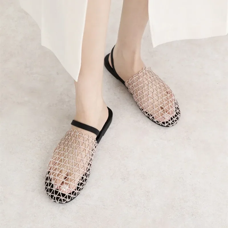 أحذية السيدات 2025 جودة عالية مغلقة تو النعال النسائية موضة شبكة في الهواء الطلق صيف جديد روما ضوء أفضل بائع صندل مسطح