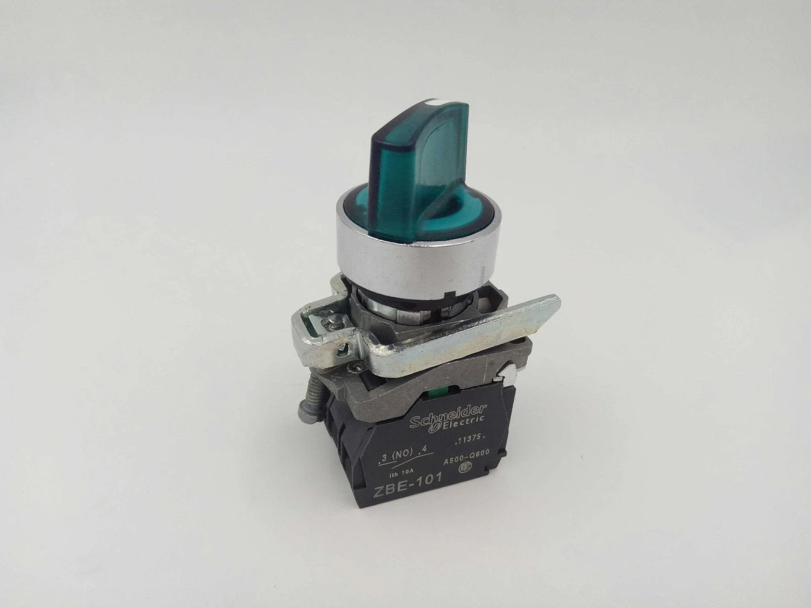 

XB4BK123B5 = ZB4BW0B15 + ZB4BK1233 Illuminated selector switch, metal, green, Ø22, 2 positions, stay put, 24 V AC/DC,