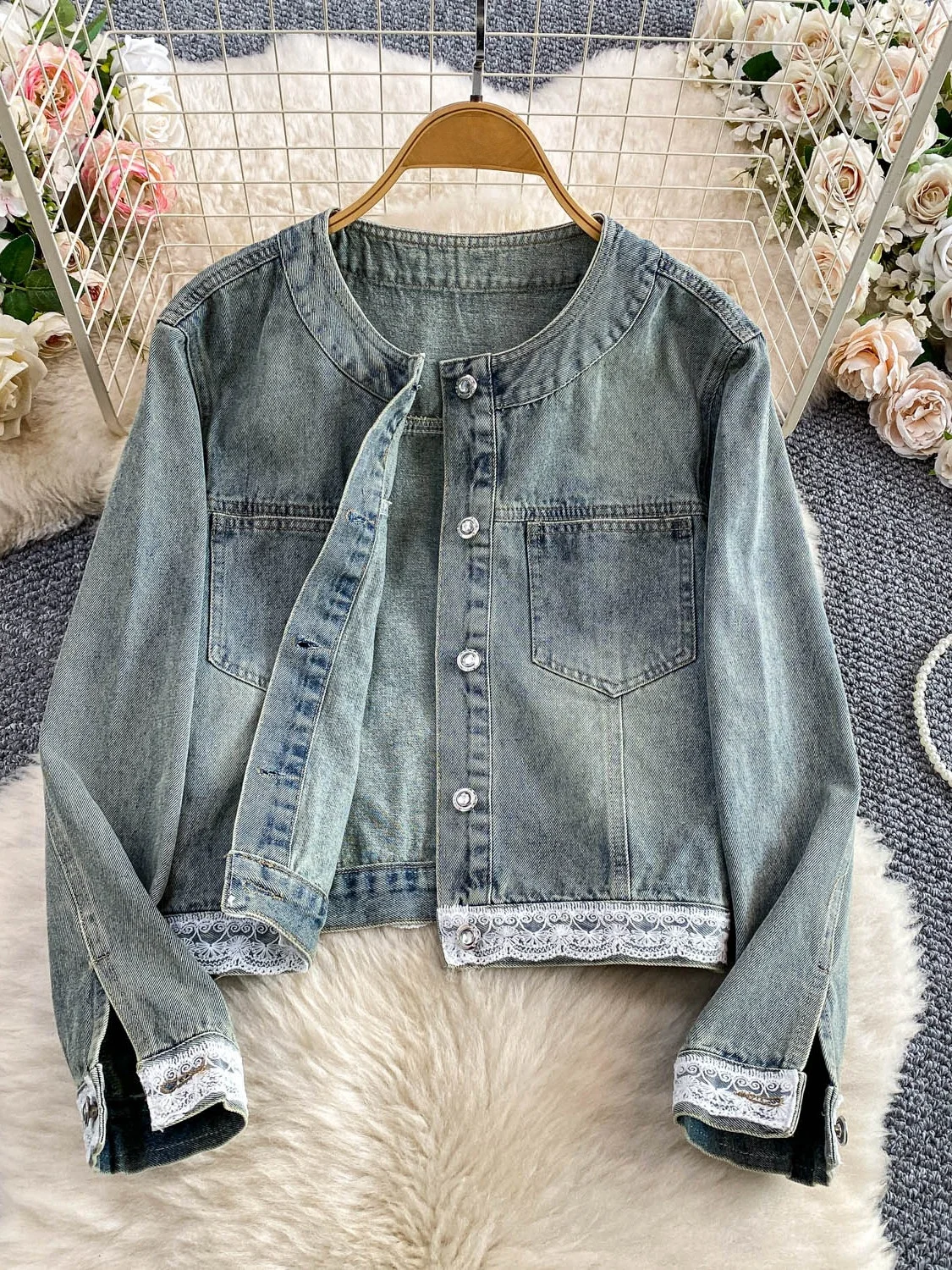 

Slim Fit Blue Denim Jaet Women's round Ne Long Sve Lace Splicing Design Autumn Faion Outerwear Button Closure