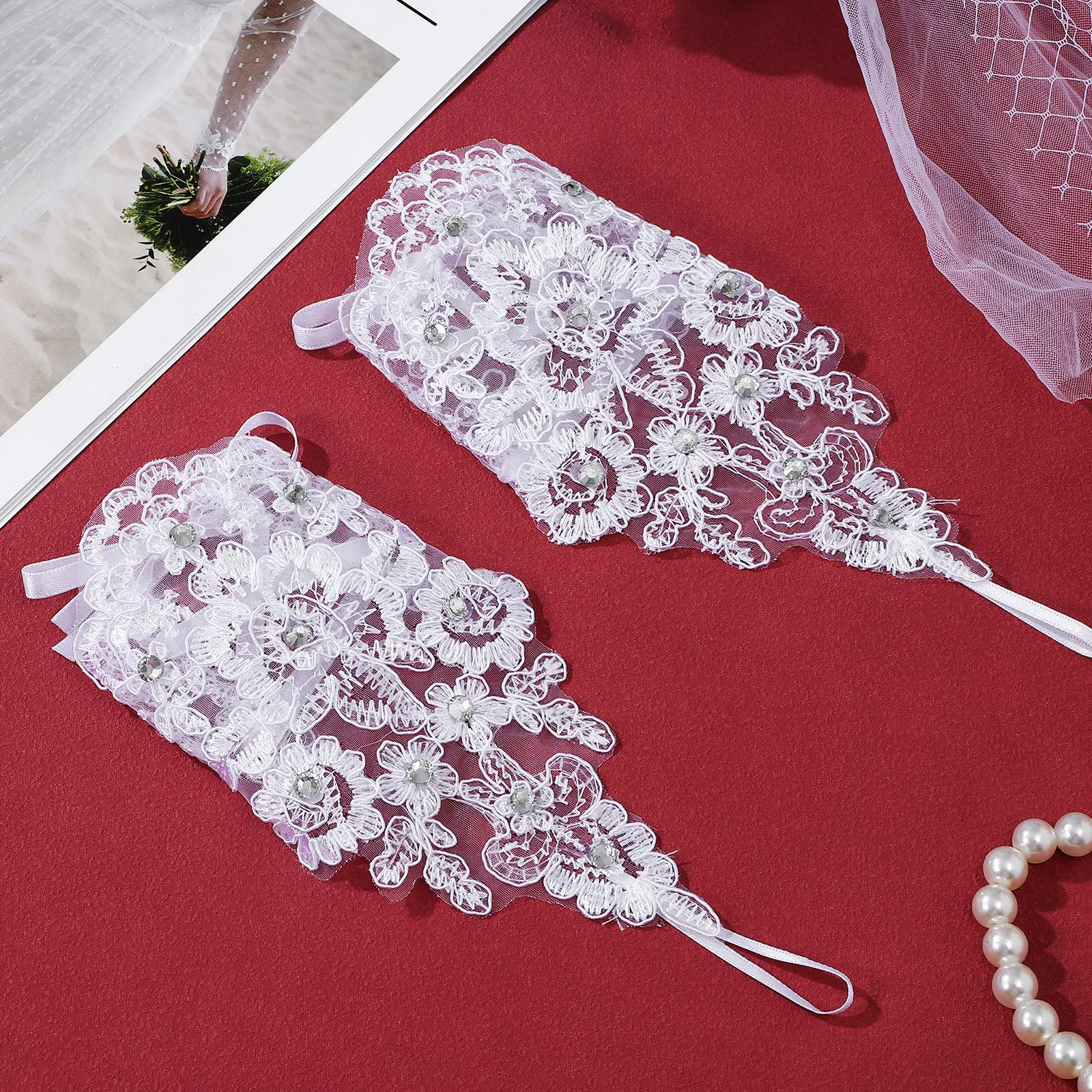 1Pair Lace Bridal Gloves Fingerless Embroidered Flowers Rhinestone Wedding Gloves Short Mesh Lace Prom Accessories