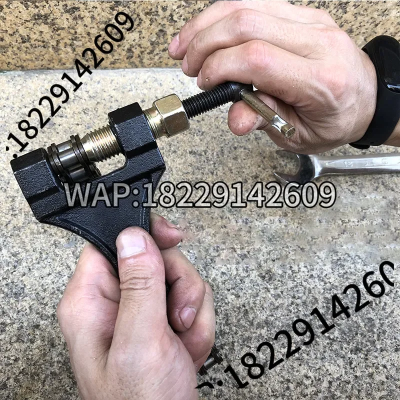 1 PCS Motorcycle Chain Breaker Link Remover Splitter Bicycle Tricycle Chain Cutter Riveting Tool for Motorcycle Repair