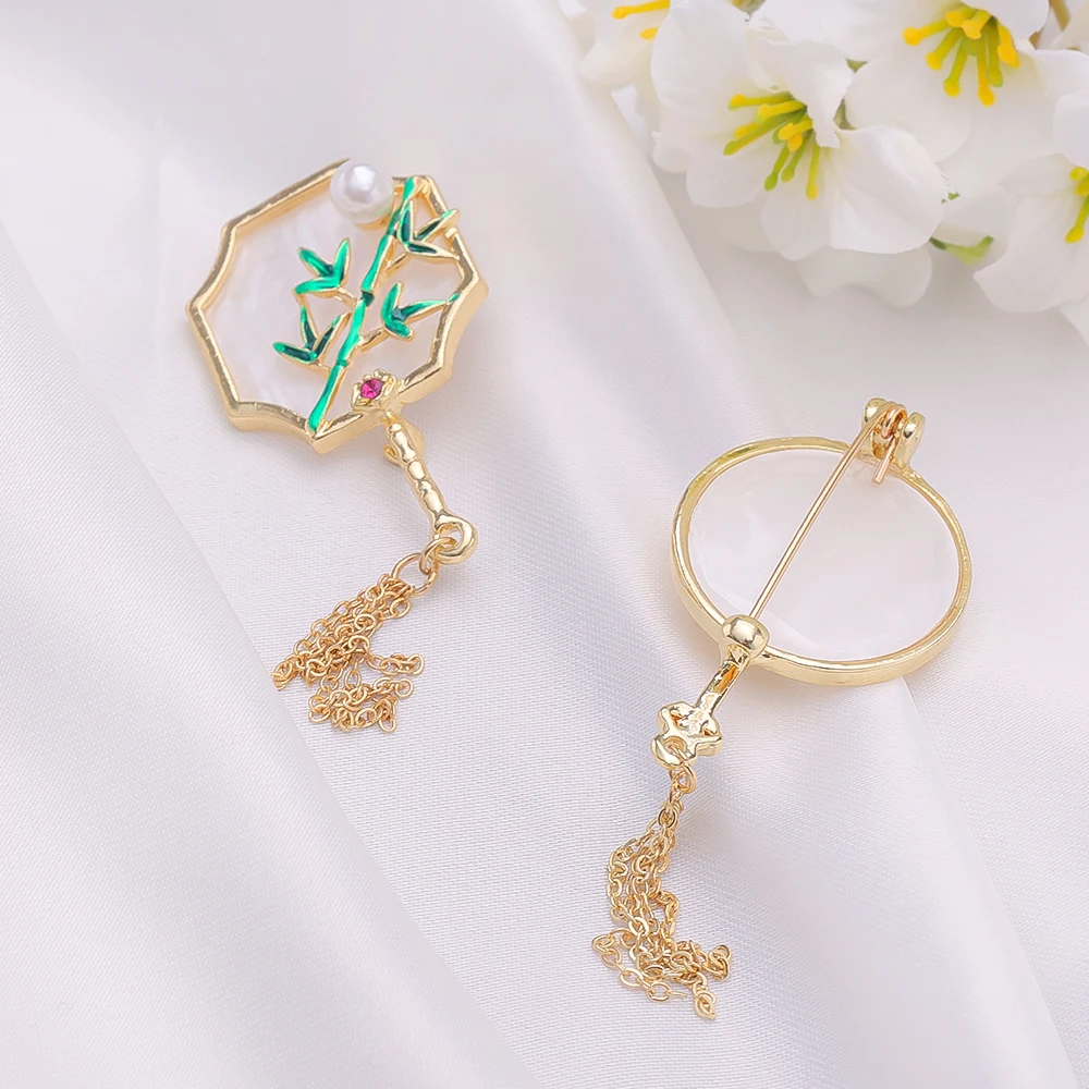 Designer Enamel Pins Chinese Floral Bamboo Fan Pearl Tassel Brooches Retro Cheongsam Women Dress Suit Pin Elegant Jewelry gift