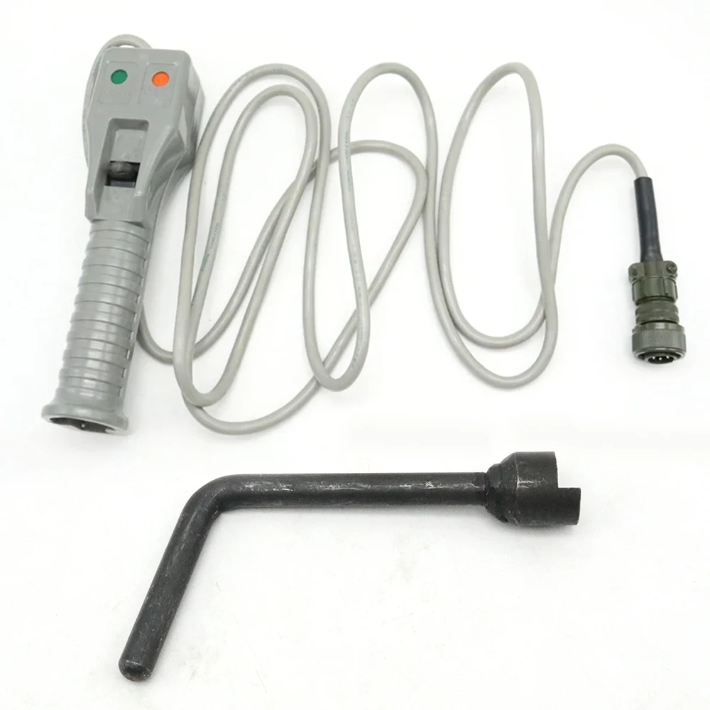 Winch Wrench Clutch Hub Tool Controller Remote Switch For Toyota Pickup Land Cruiser 4700 LC200 LC100 LC80 40 60 70 80 4Runner