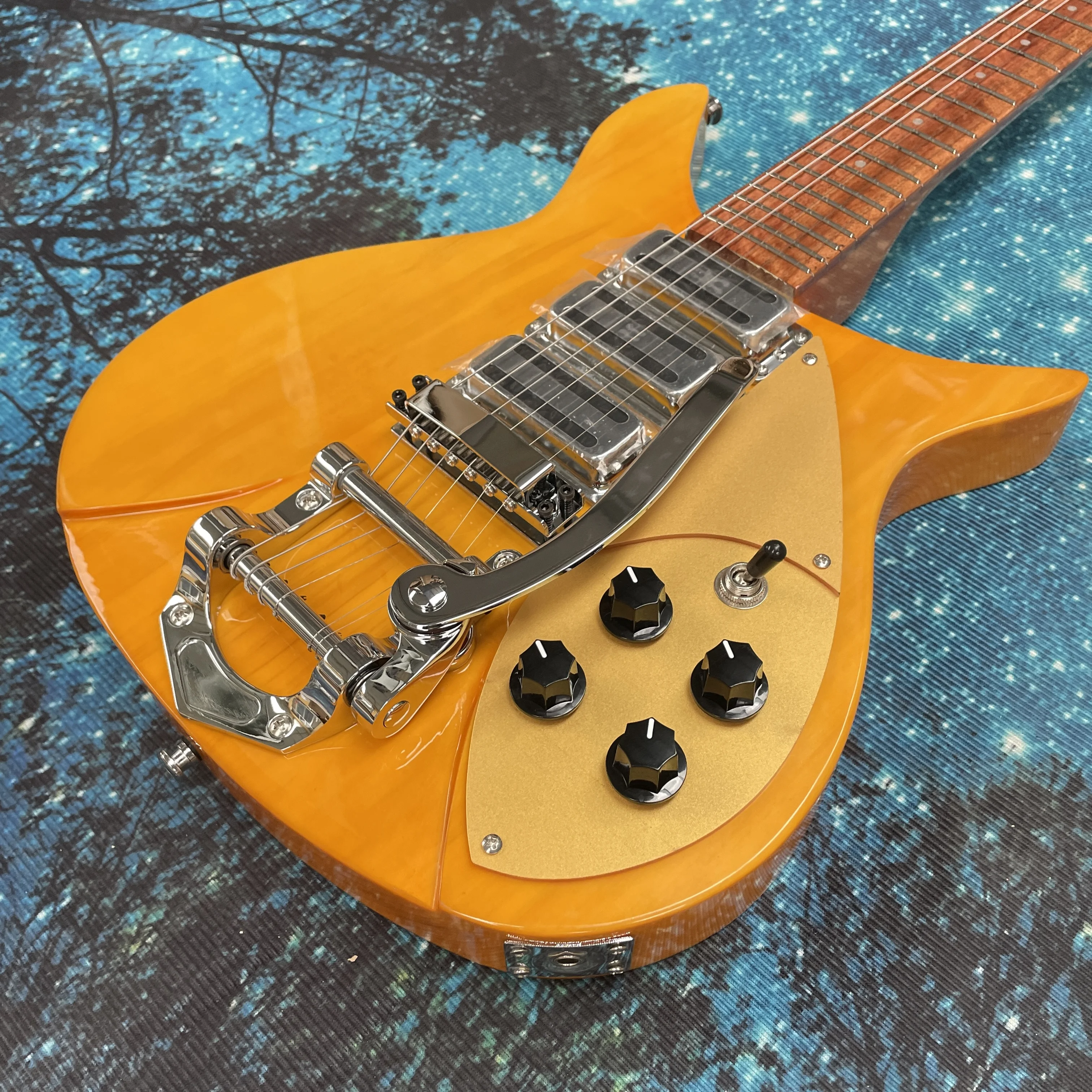 Transparent yellow electric guitar, with excellent sustain and vibrato system, suitable for advanced players guitars, 21-fret el