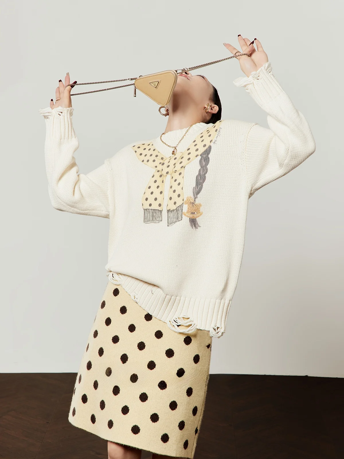 

Zhou Li Wu Polka Dot Print oulder Wrap White Knitwear Women's Loose round Ne Spring New Sle Faionable Commute Sle