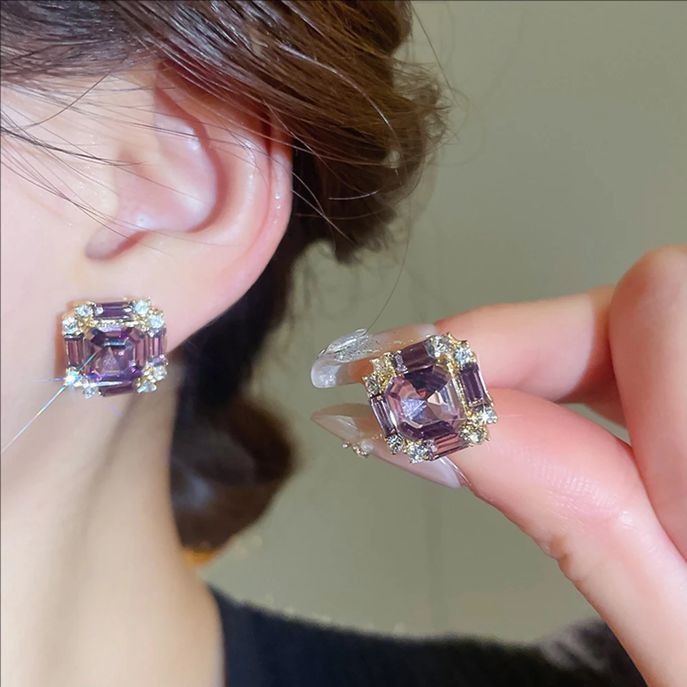 

Silvery Needle Crystal-encrusted Square Studs Fashionable Simple Niche Earrings Light luxury and High-end Jewelry