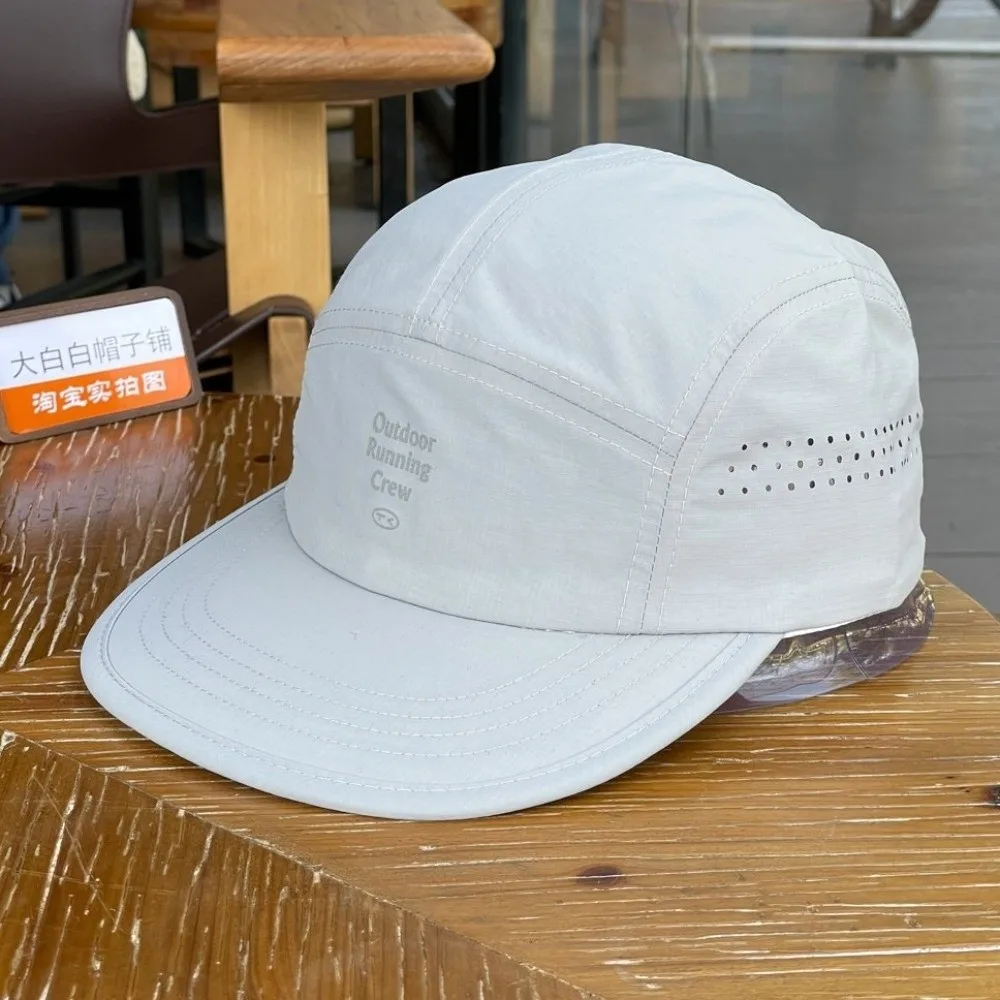 Neue, farblich abgesetzte, schnelltrocknende Baseballkappen, atmungsaktive Sportkappen mit flachem Schirm, leichte Baumwoll-Laufkappen, Freizeitkappen. – Detail 9