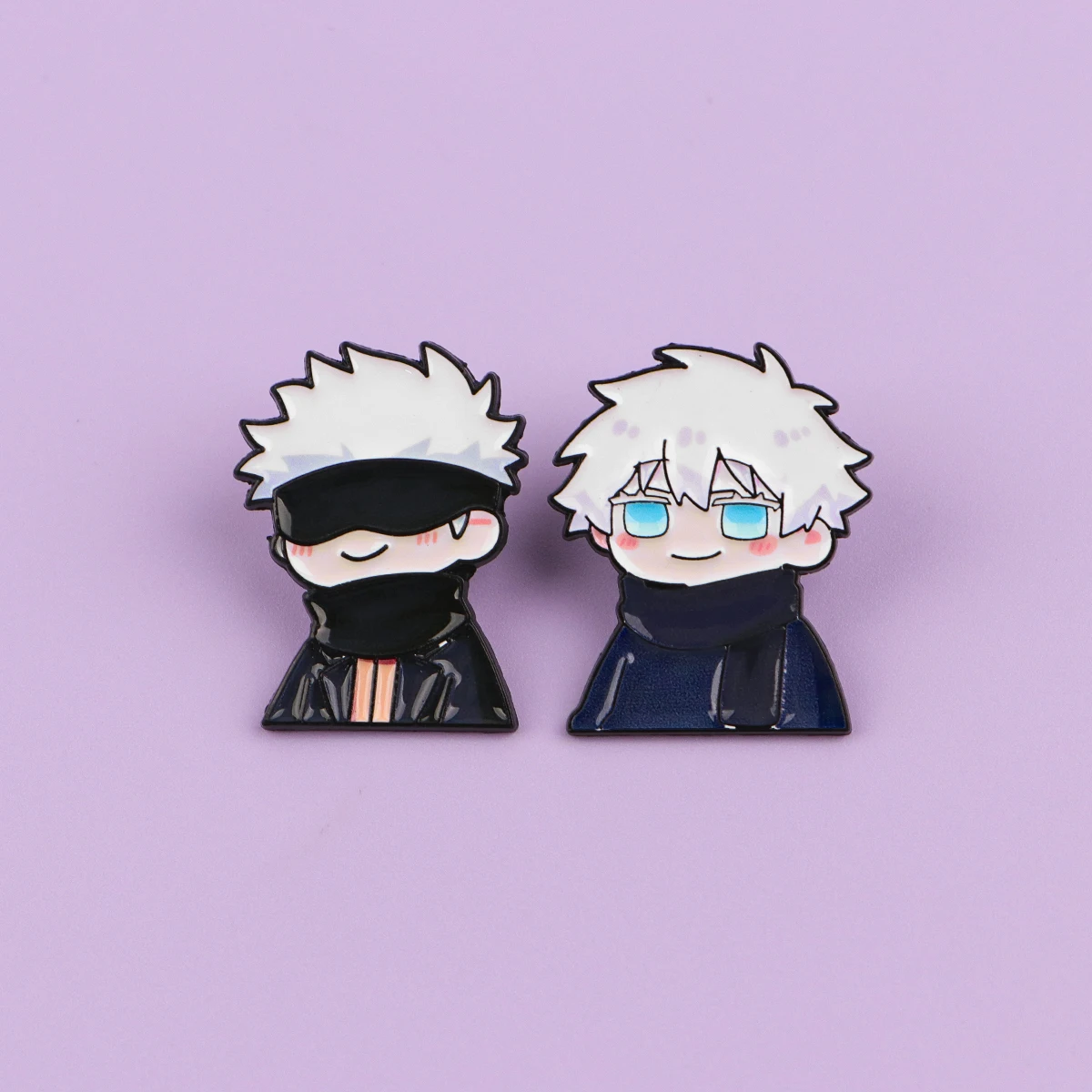 2 stücke Anime Junge Broschen Für Frauen Cartoon Charakter Emaille Pin Metall Abzeichen Schmuck Kleidung Rucksack Zubehör Freunde Geschenk