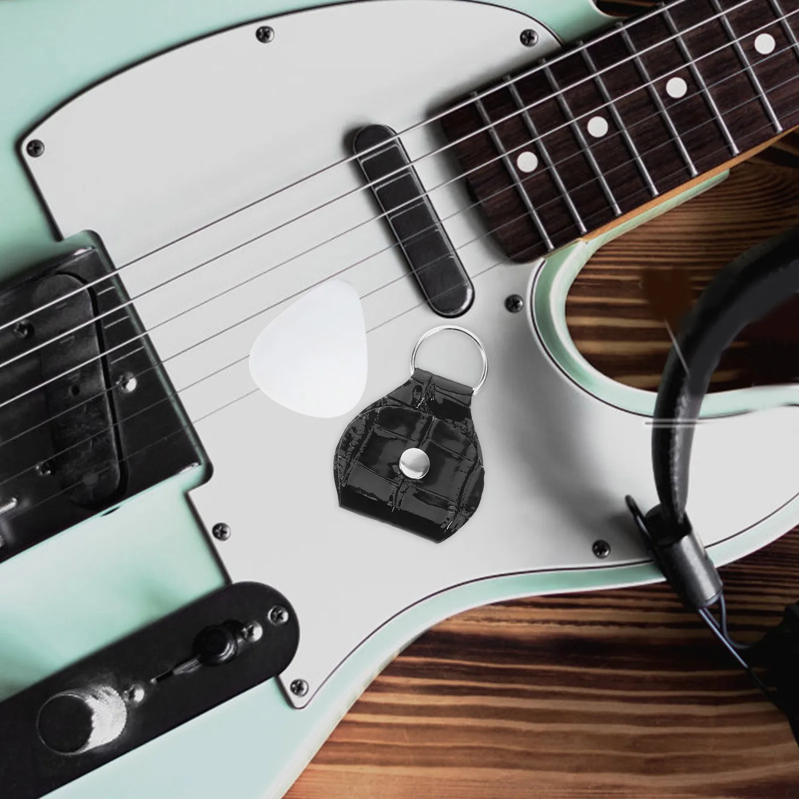 

3Pcs Guitar Pick Holder Case Compact Fake Keychain Plectrum Storage Bag Guitar Accessories Pick Holder Case