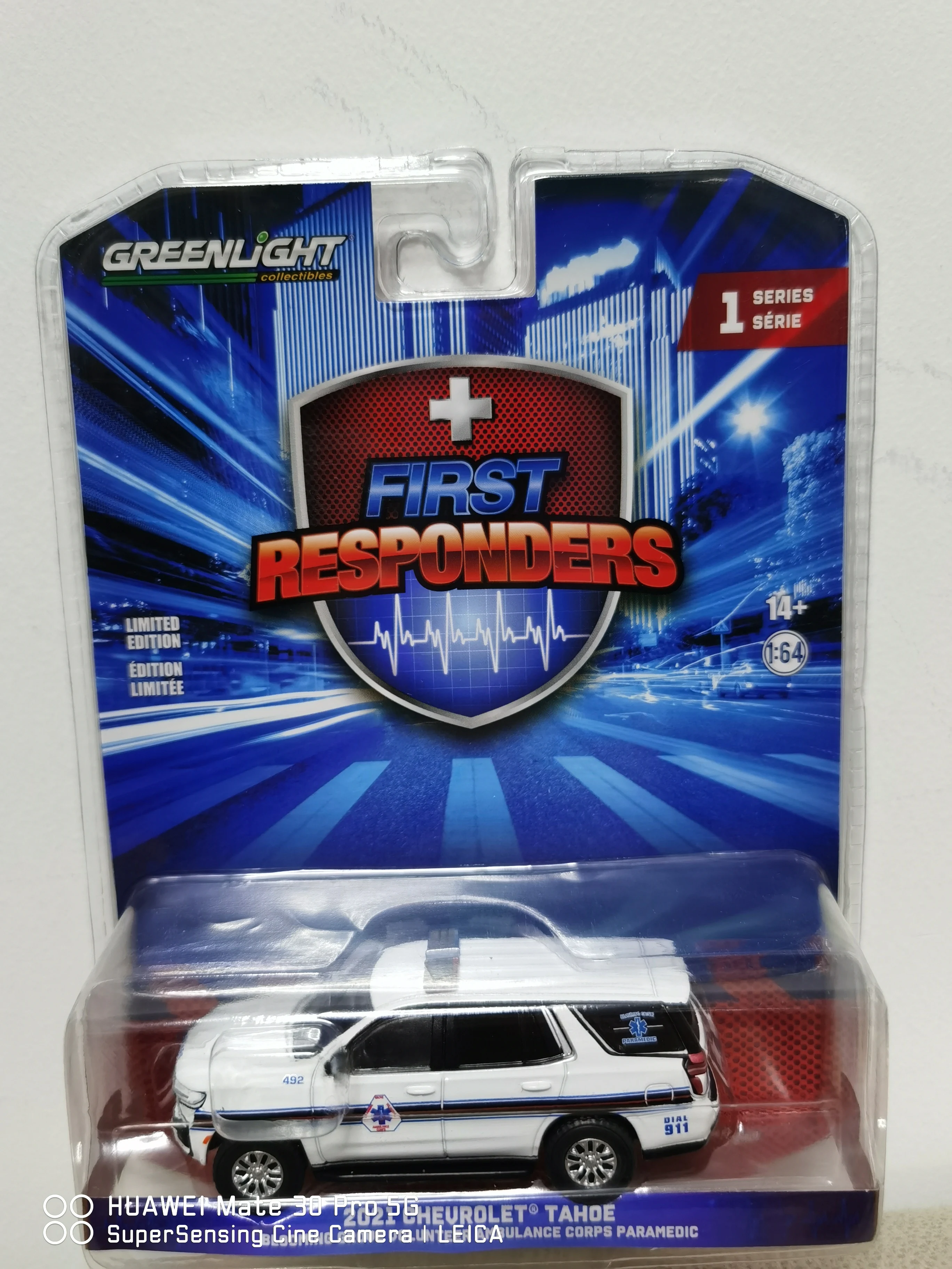 1/64 2021 Chevy Tower River Tahoe - New York Ambulance 67040-F