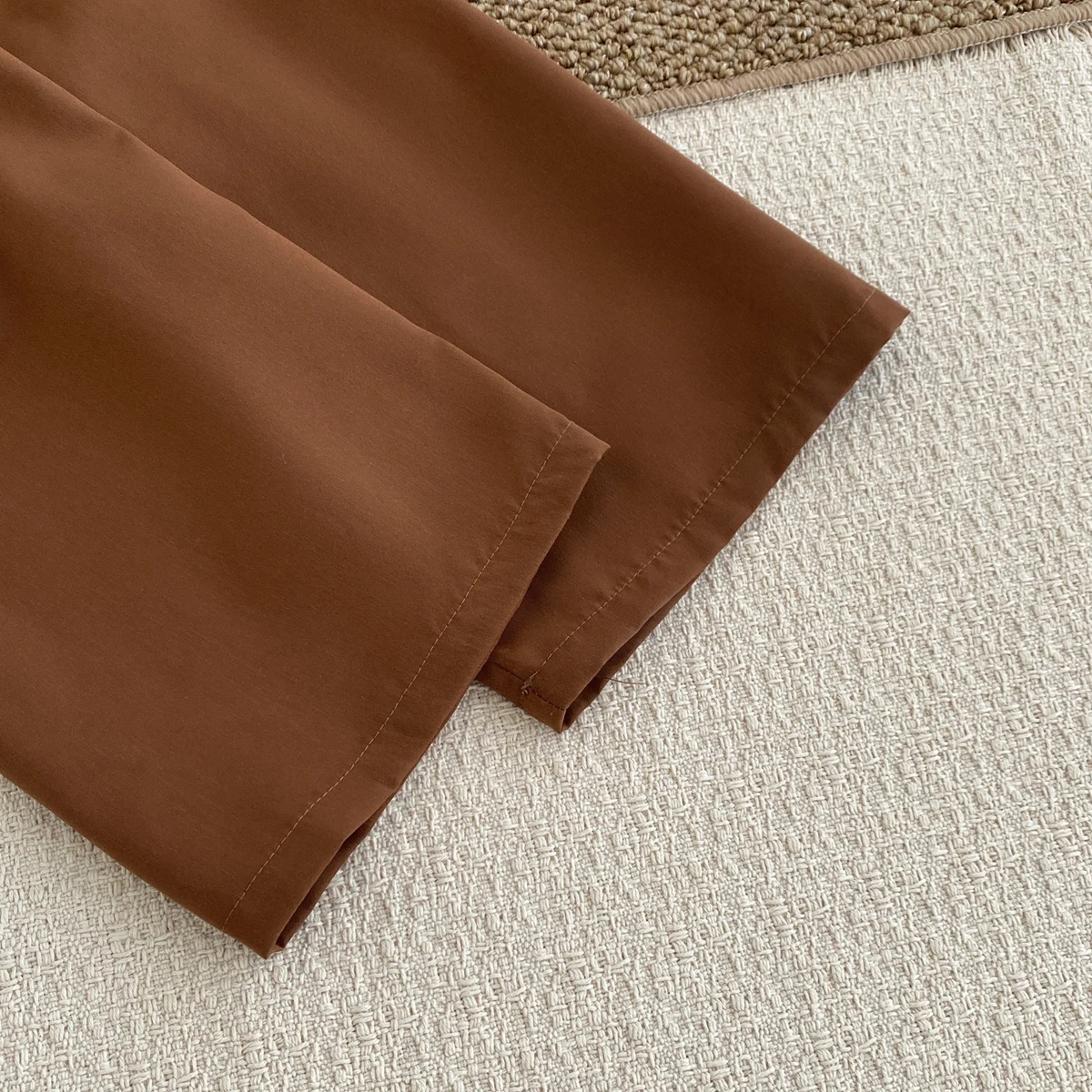 Koreanischer Mädchenanzug, Herbst, neues, süßes Cardigan-Oberteil mit Puppenkragen und langen Ärmeln, modische Hose mit weitem Bein, zweiteiliges Mädchen-Kleidungsset. – Detail 7