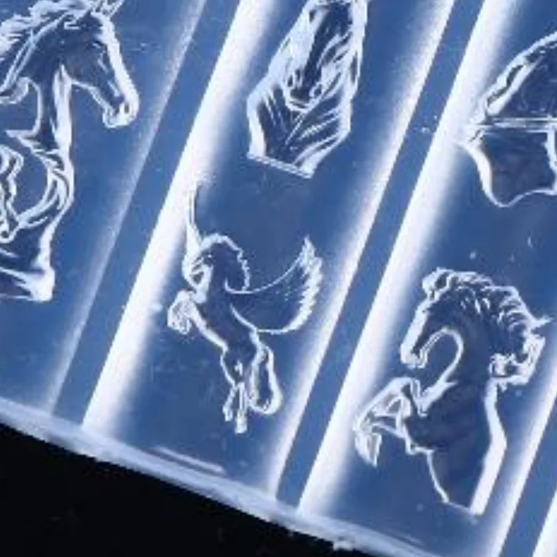 1-шт-Прозрачная-силиконовая-форма-для-ногтей-с-тиснением-в-виде-головы-лошади-разные-размеры-и-формы-мягкие-пластины-для-стемпинга-инструменты-для-маникюра-и-нейл-арта