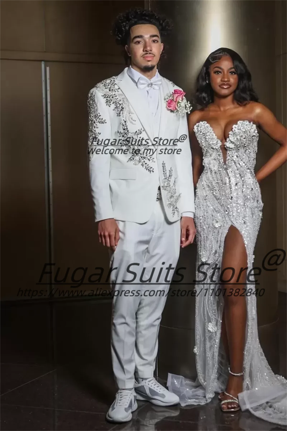 Handsome White Peaked Lapel Three Pieces Prom Men Suits Customized Shiny Beading Groom Wedding Tuxedos 2 Pieces Sets Ropa Hombre