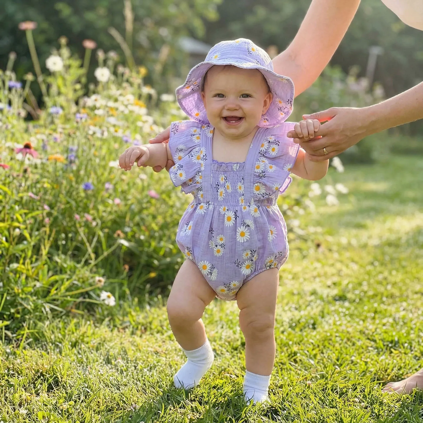 2Pcs Infant Baby Girl Bodysuits Outfit Flying Sleeve Square Neck Floral Print Smocked Romper Hat Set