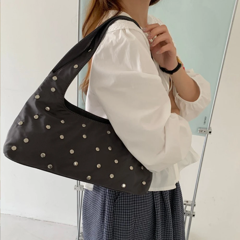 

Сумка подмышки с заклепками в стиле панк, женская сумка, повседневные нейлоновые сумки на плечо для женщин, клатч с шипами в форме полумесяца, женская сумка-шоппер, кошельки