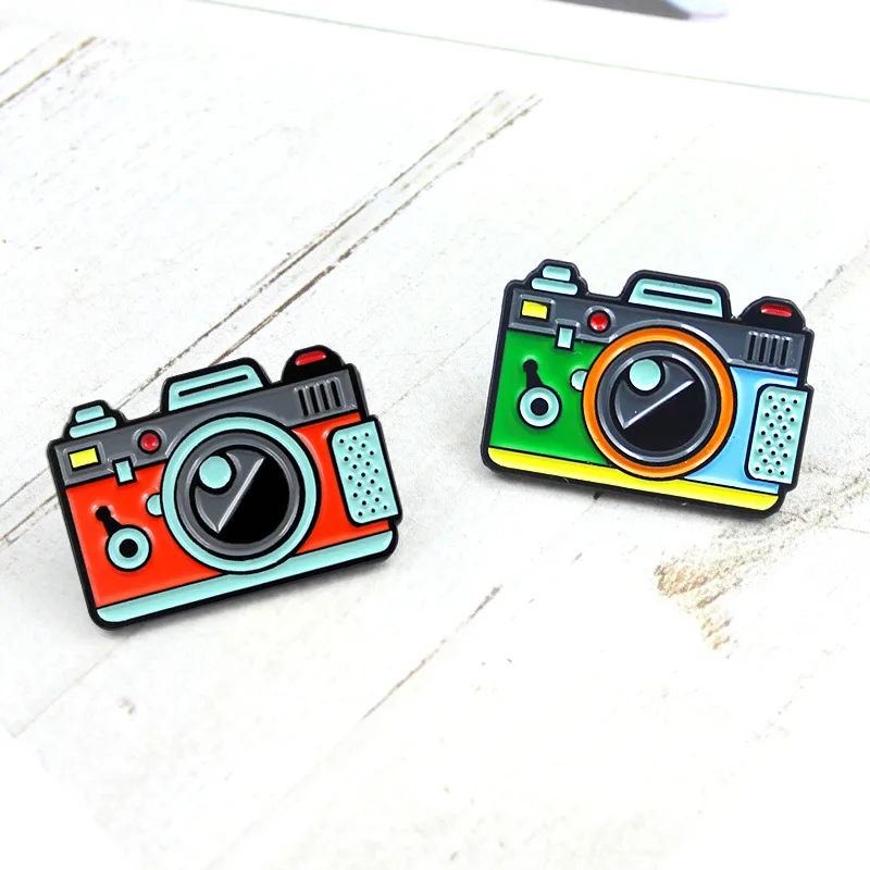 1 PC Enamel Pins Marty McFly DeLorean OUTATIME Car Brooch Time Travelling Machine Enamel Pin Retro 80s Movie Back To The Future