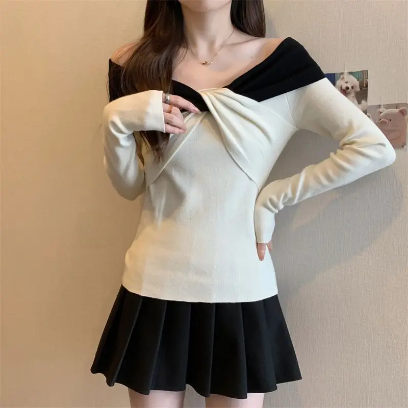 Xiaoxiangfeng French One Shoulder Knitted Shirt for Women New Fashionable and High Grade Off Shoulder Bottom Shirt Long Sleeve