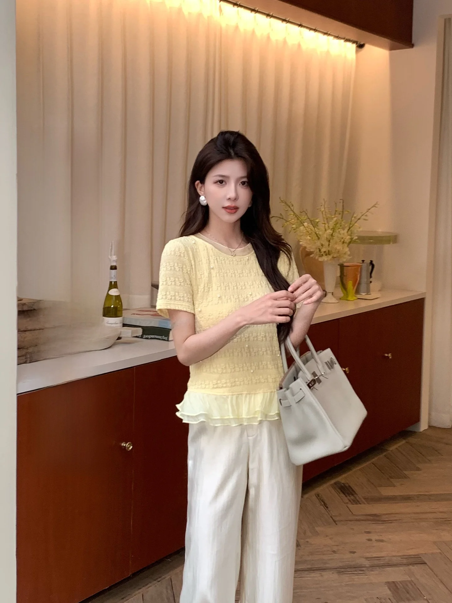 

Женский летний повседневный тонкий топ Kun Total【Aurie】желтого цвета с круглым вырезом и кружевом, новый стиль, для работы и отдыха, однотонный