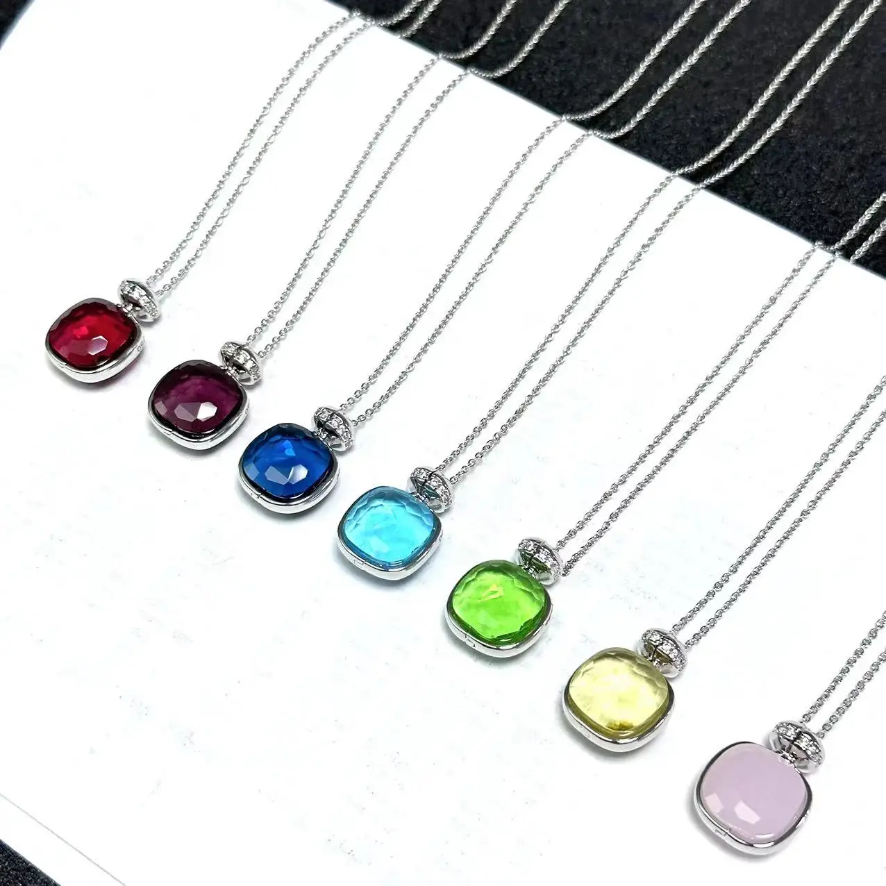 Pendant Necklace for Women Inlay Zircon With Blue Topaz Pendant Perfume Bottle Shape Elegant Fashion Jewelry