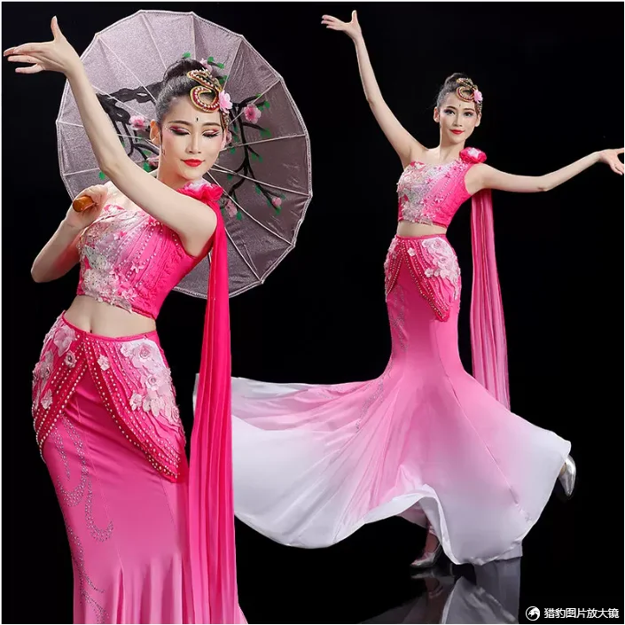 

Yunnan Minority Folk Dai Dance Costume Fishtail Skirt Peacock Stage Performance