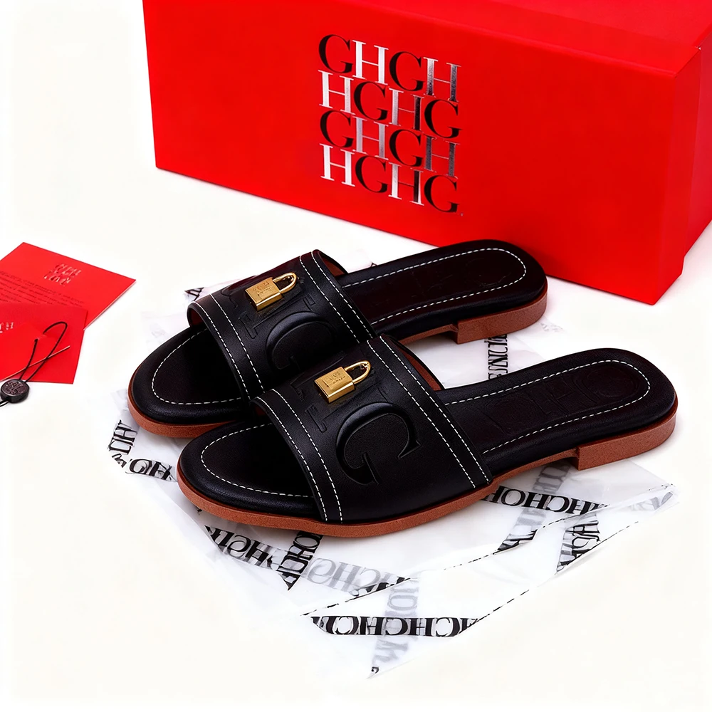 

Черные классические сандалии на плоской подошве 2025, кожаные шлепанцы с золотым замком, декор для женщин, универсальные повседневные офисные повседневные легкие роскошные туфли