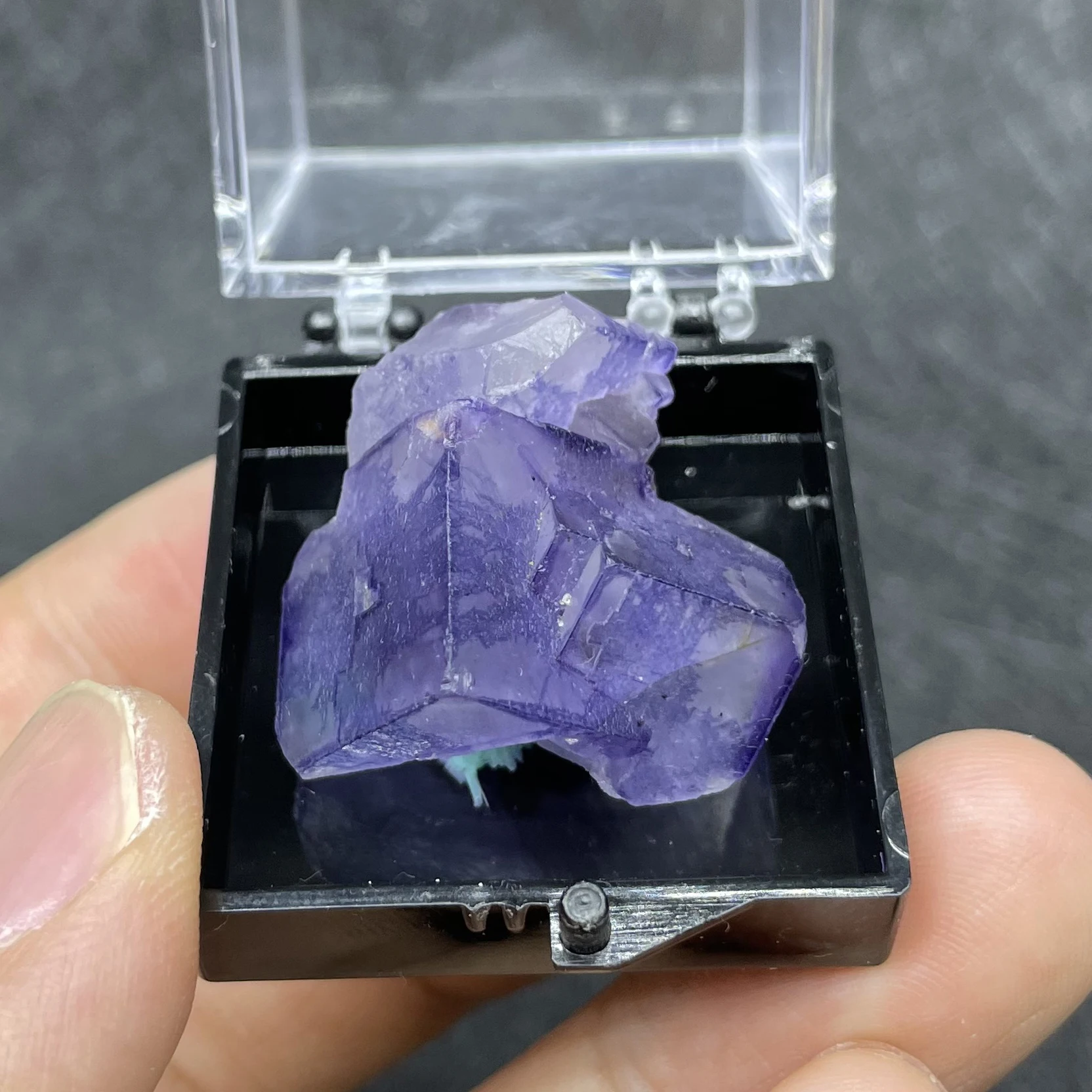 

Natural Raw Stone Fluorite Crystal Fluorescence Effect Mineral Quartz Rock Specimen Decoration Rough Polished Healing