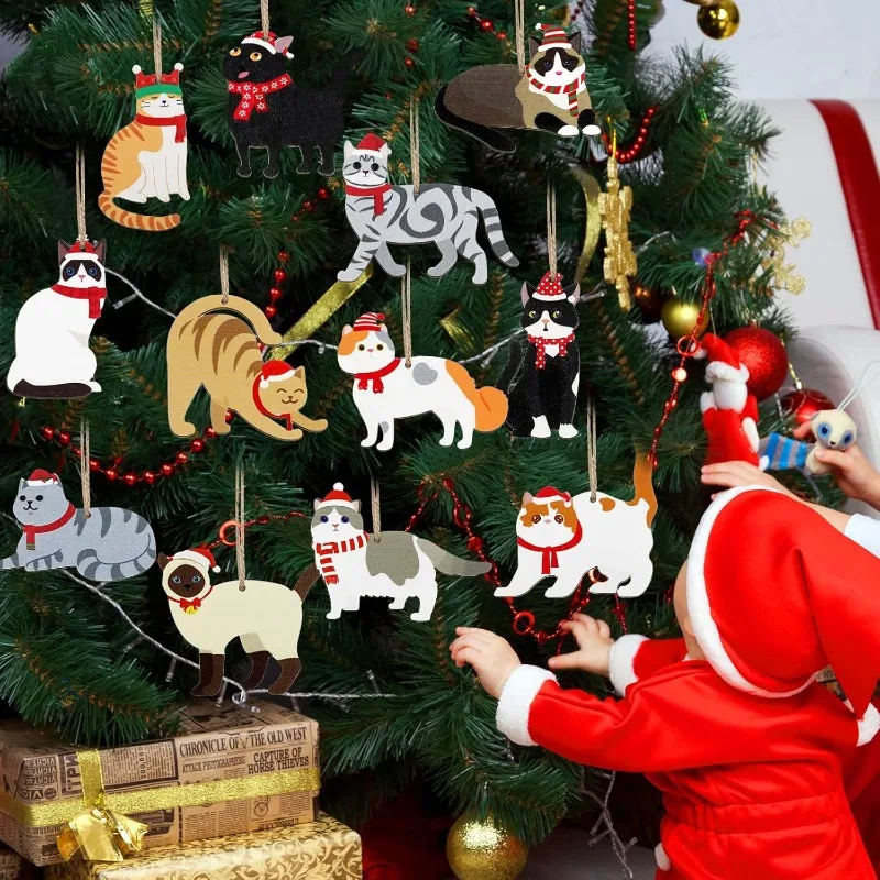 ديكور عيد الميلاد الخشبي الفاخر - مجموعة مكونة من 24 قطعة زينة كيتي رائعة مع قبعات وأوشحة احتفالية لتزيين الأشجار
