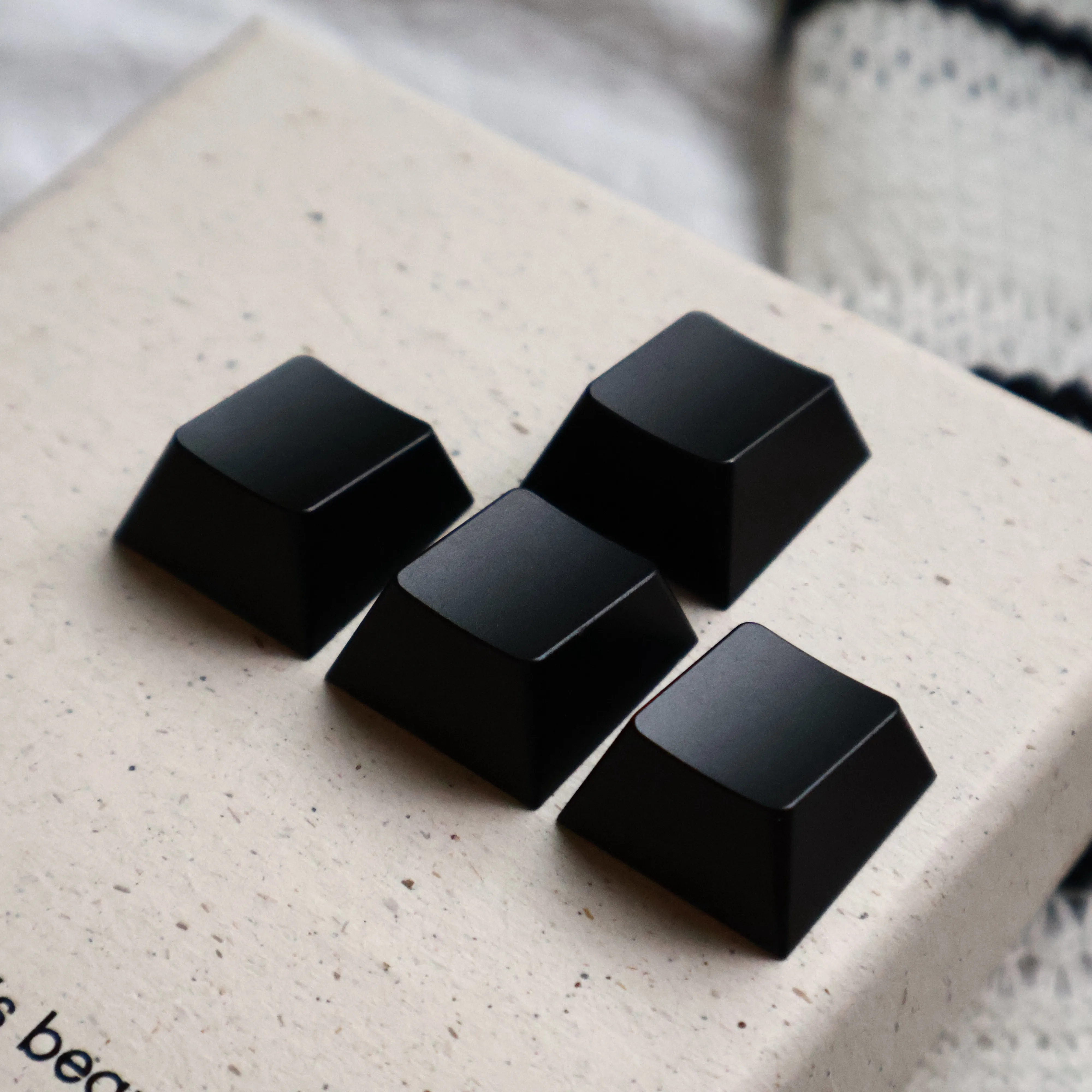 Metal keycaps 4PCS CNC aluminum alloy Cherry Profile Keycaps Simple Arrow keys for MX Keyboard Gaming Office Gifts