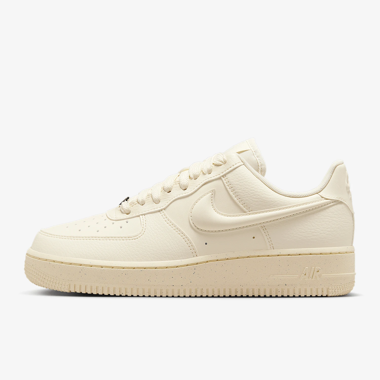 ナイキ純正エアフォース1 07 レディース軽量クラシックボー - Nike Shoes Air Force 1 のレビューと価格